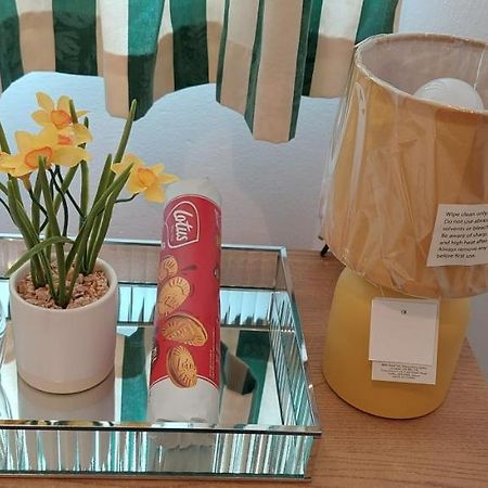 Bed and Breakfast Lizras Farnworth Экстерьер фото